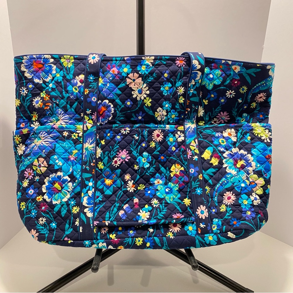 Vera Bradley Very Large Vera Tote. Moonlight Garden. NWOT. GORGEOUS - Picture 2 of 13